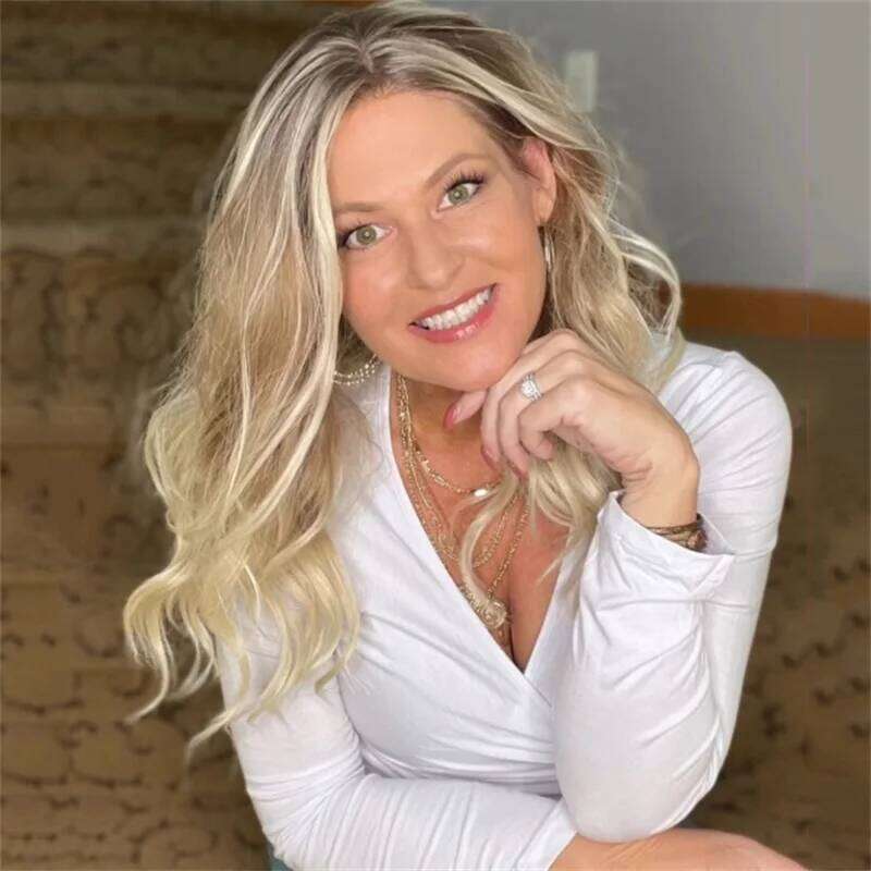 Luxury Synthetic Lace Front Warm Blonde Balayage Heat Resistant Fiber Daily Wear Lightweight Long Wavy Wig for Women