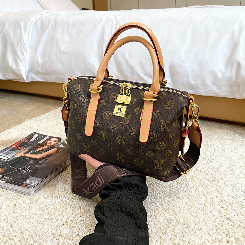 Chic Feminine Tote Style Purse Featuring Multiple Colors and Adjustable Strap