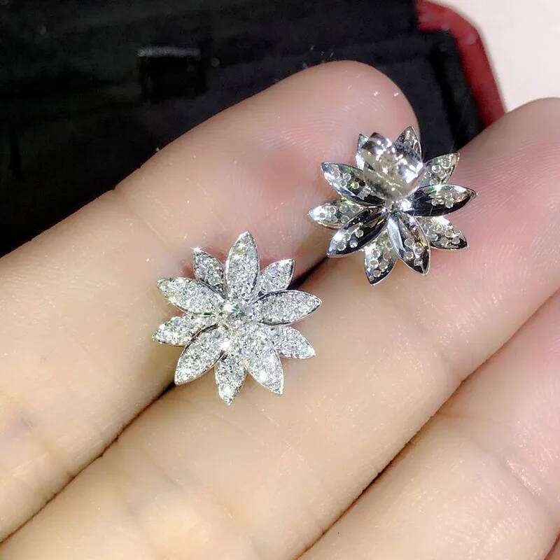 Huitan Crystal Flower Stud Earrings Micro Paved CZ Sparkling Piercing Accessories for Women Fancy Birthday Gift Fashion Jewelry
