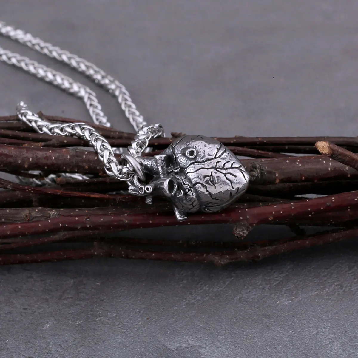 Fashion Hip Hop Heart Necklace Stainless Steel For Men and Women Punk Vintage Biker Pendant Charm Lucky Heart Jewelry Gifts 251230