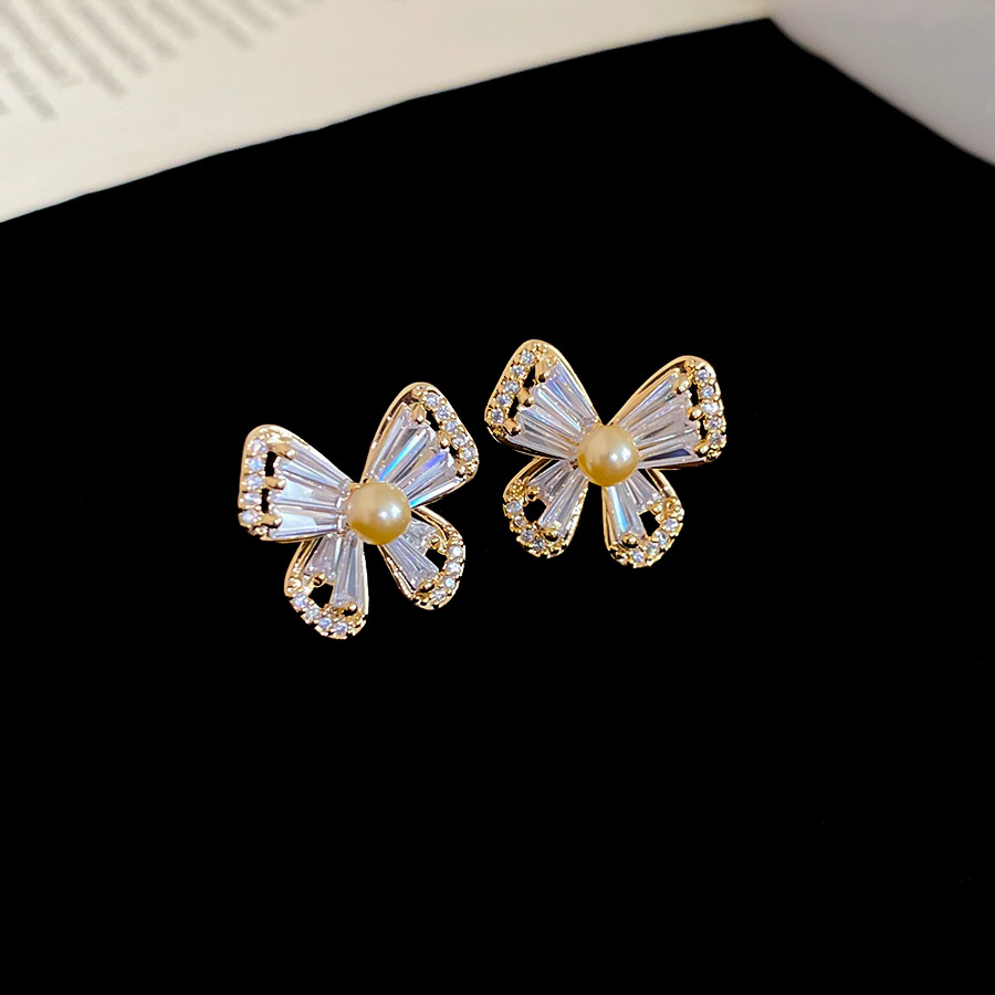 Real Gold Plated Zircon Butterfly Pearl Stud Exquisite Elegant Versatile Light Luxury High-end Feel Earrings for Women - view 3