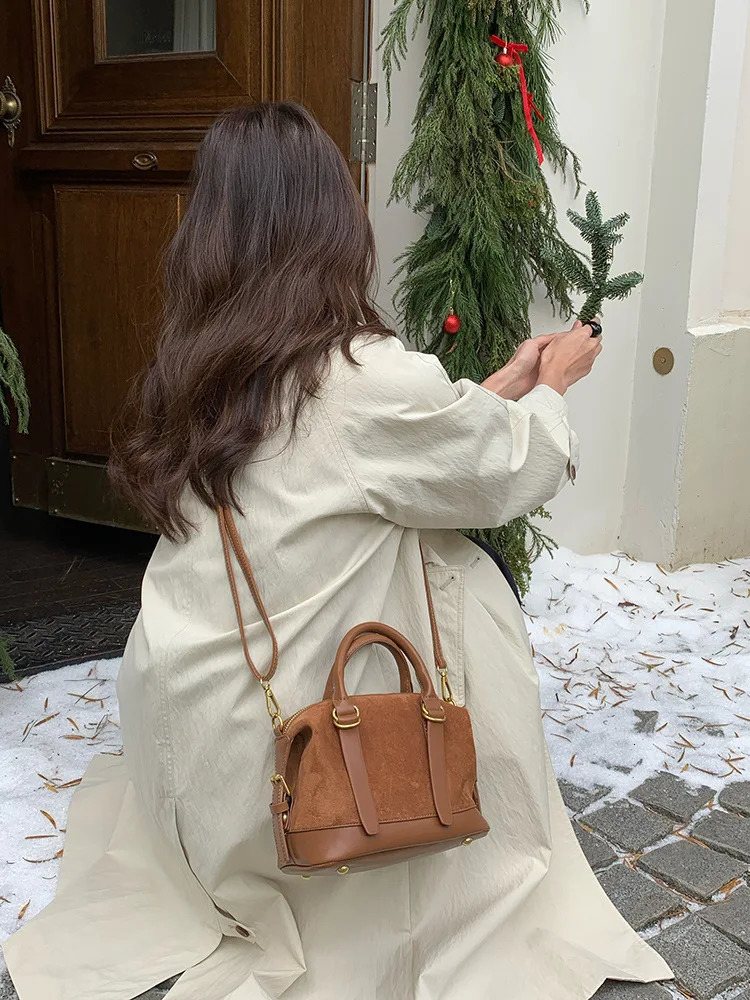 2026 brown Suedette retro large capacity bowling bag crossbody bag shoulder bag handbag fashionable daily commuting bag 251231