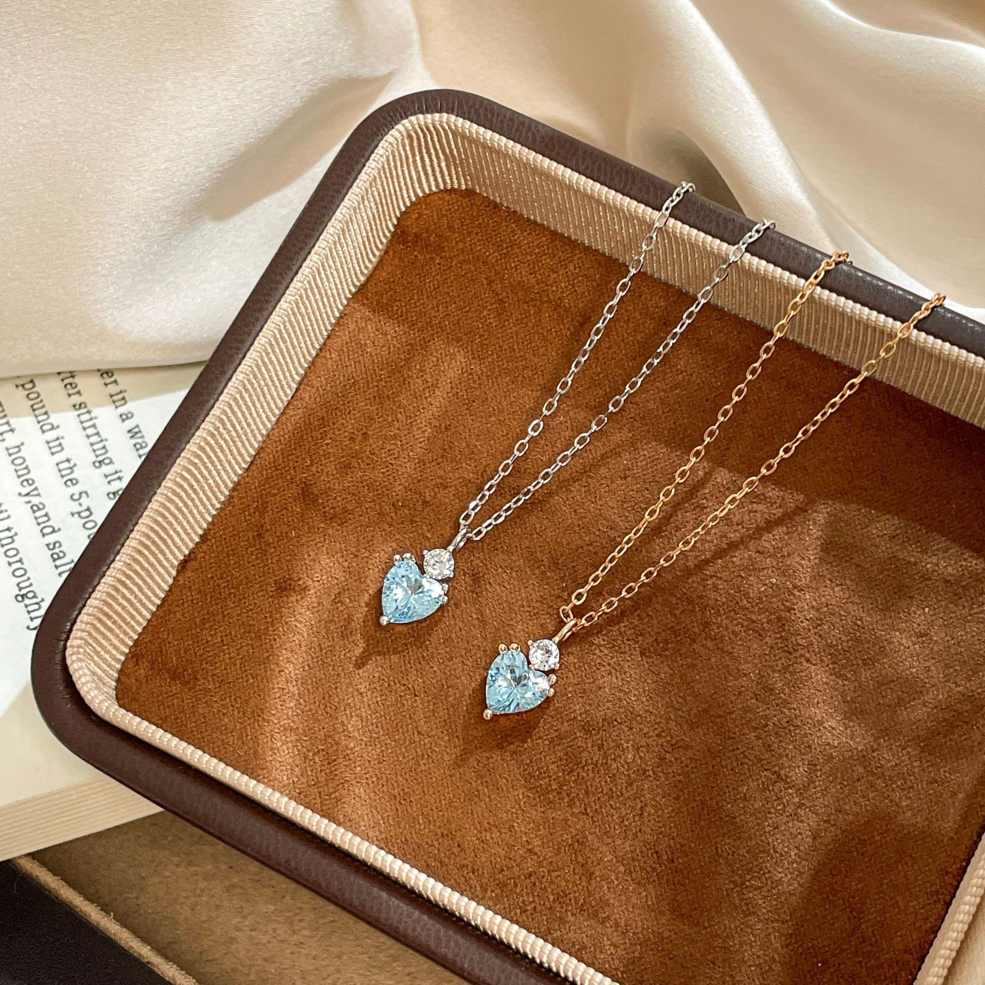 S925 Sterling Silver Light Luxury Niche Blue Heart Necklace for Women High-end Heart-shaped Zircon Pendant Collarbone Chain