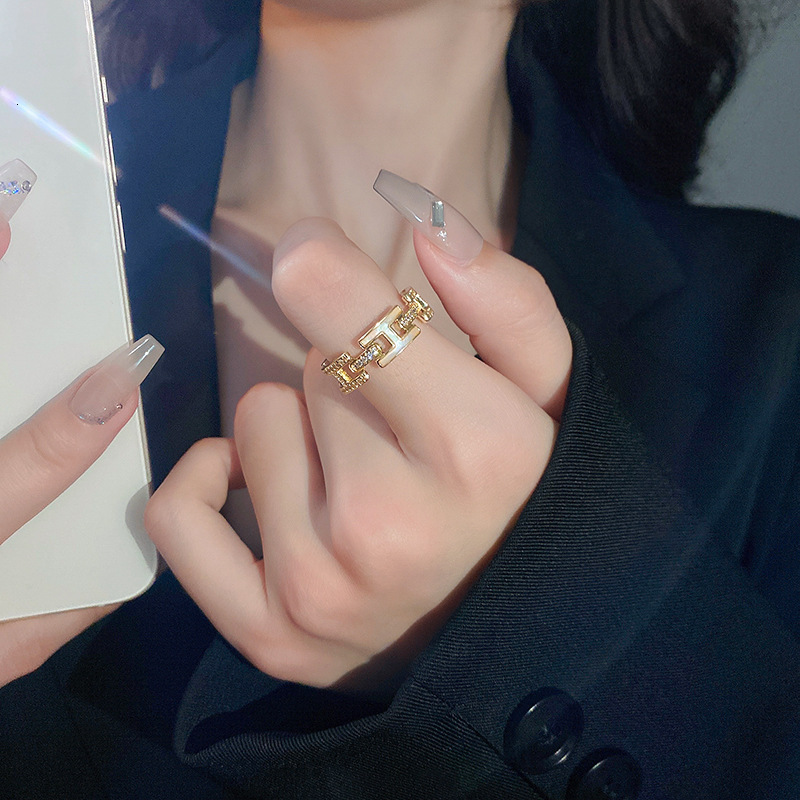 Luxury Brand Designer Jewelry Light Luxury Socialite Enamel Drop Glaze Inlaid Diamond H Letter Ring For Women Fashion High-End Geometric Adjustable Op