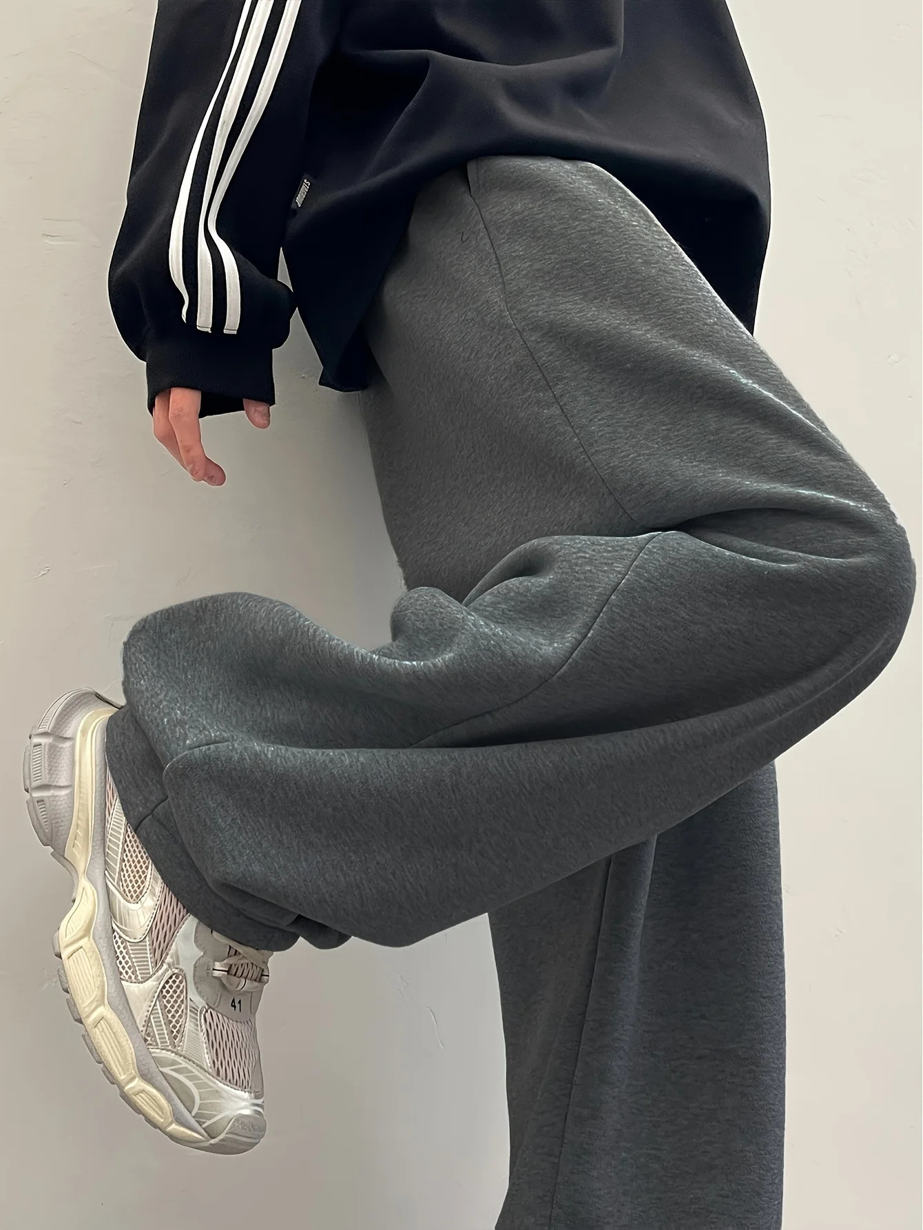 Mens ultra-loose sports trousers Light grey casual straight-leg n high-quality fabric and simple style streetwear men 251231