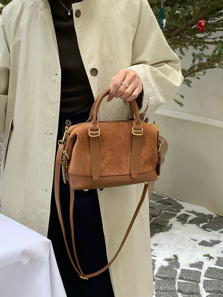 2026 brown Suedette retro large capacity bowling bag crossbody bag shoulder bag handbag fashionable daily commuting bag 251231