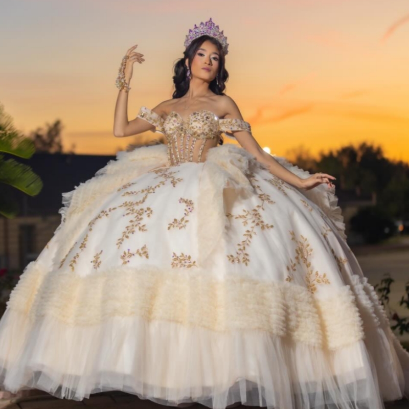 Light Champagne Quinceanera Dresses Off Shoulder Ball Gown Sweet 16 Dress Gold Applique Bow Beading Crystal Bow Tull Birthday Party Vestidos 15 De Ano