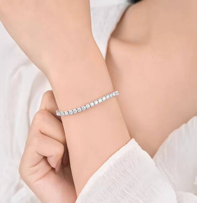 Shining Full Diamond Tennis Bracelet Classic Style High-End Luxury Accessory Delicate Moissanite 18K Gold Bracelets Bangles