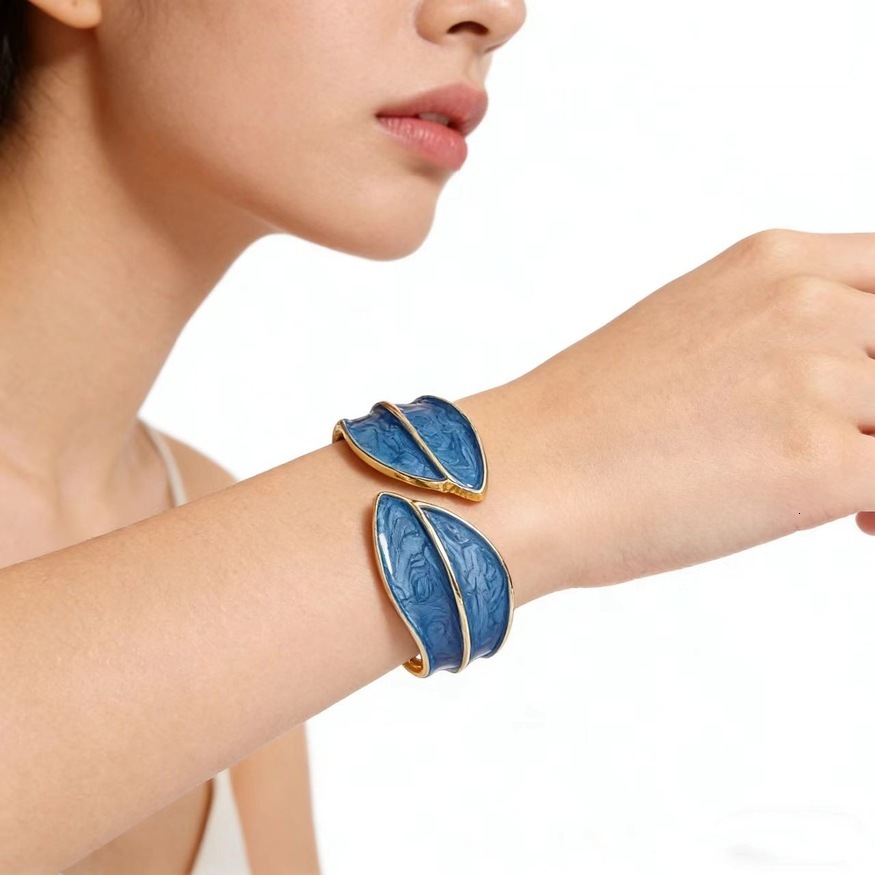 Cross-Border Hot-Selling New Leaf-Shaped Oil-Drip European and American Style Fashion Simple Women's Bracelet Niche Versatile
