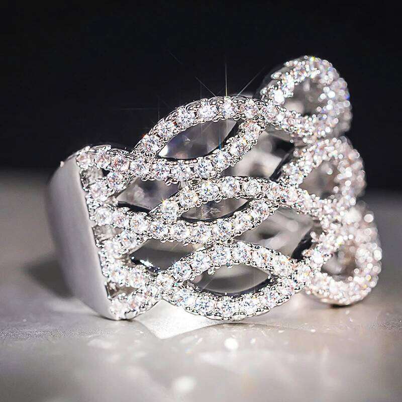 Huitan Fashion Twist Design Women Rings Luxury Silver Color Wedding Band Accessories Trendy Female Finger Ring for Party Jewelry