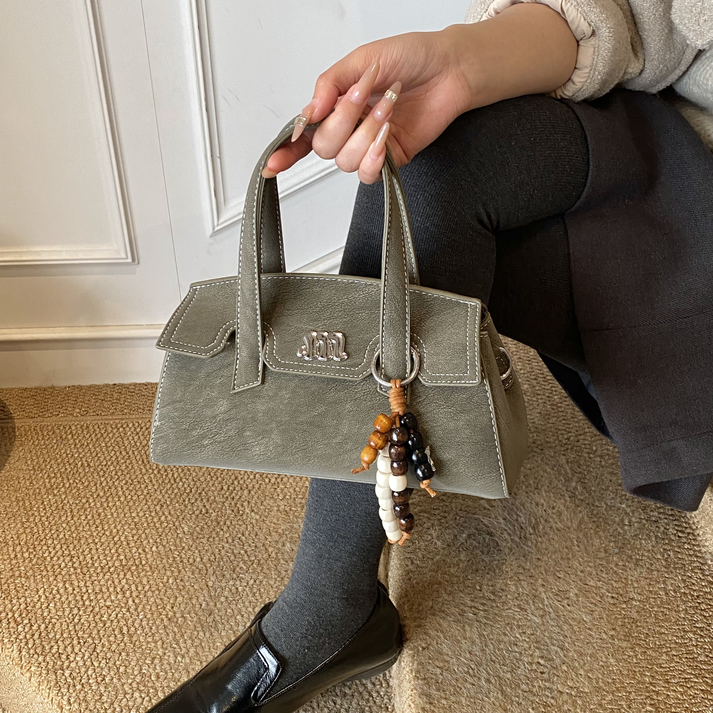 Trendy Ladies' Handbag with Adjustable Strap Perfect Blend of Fashion & Functionality