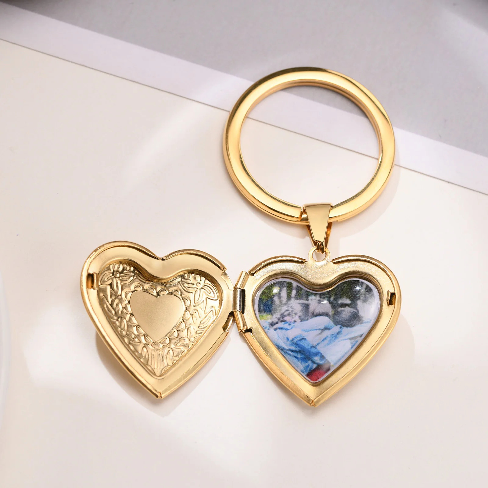 Gold Color Heart Keychain Po and Text Engraved Stainless Steel Charm Keyring Mothers Day Gift 251230