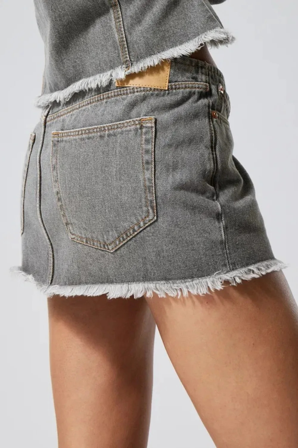Womens Denim Mini Skirt Y2K Shorts Zip Up Gray Low Waist Frayed Hem Sexy Summer Streetwear Trendy Casual Outwear Skirts 251231