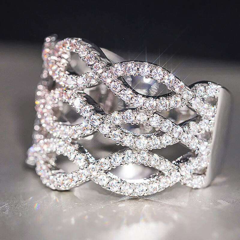 Huitan Fashion Twist Design Women Rings Luxury Silver Color Wedding Band Accessories Trendy Female Finger Ring for Party Jewelry