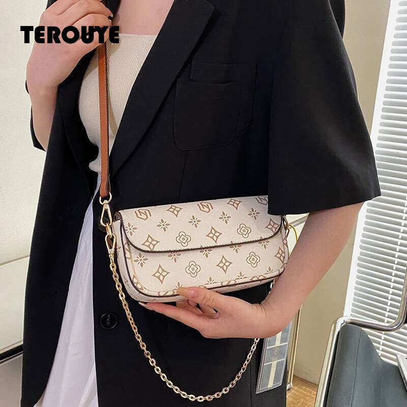 Fashionable Retro Printed Small Square Versatile Single Shoulder Bag; Crossbody Bag Under The Arm. TEROUYE