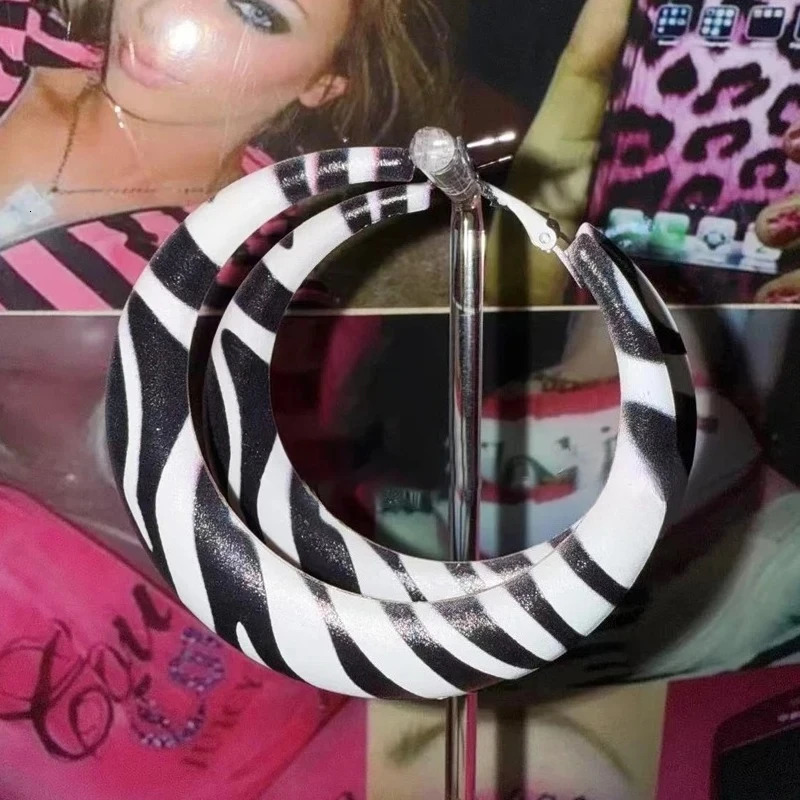 Gothic Earrings Zebra Striped Geometric Earrings for Women Fashion Cool Punk Sexy Earrings Charm Vintage Accessories 2025 251230