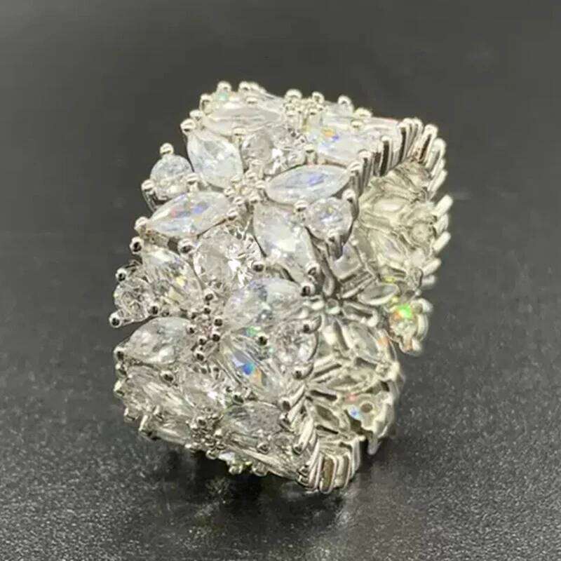 Huitan Delicate Bright Finger Rings Female Attractive Sparkling Cubic Zirconia Accessories Graceful Temperament Wedding Jewelry