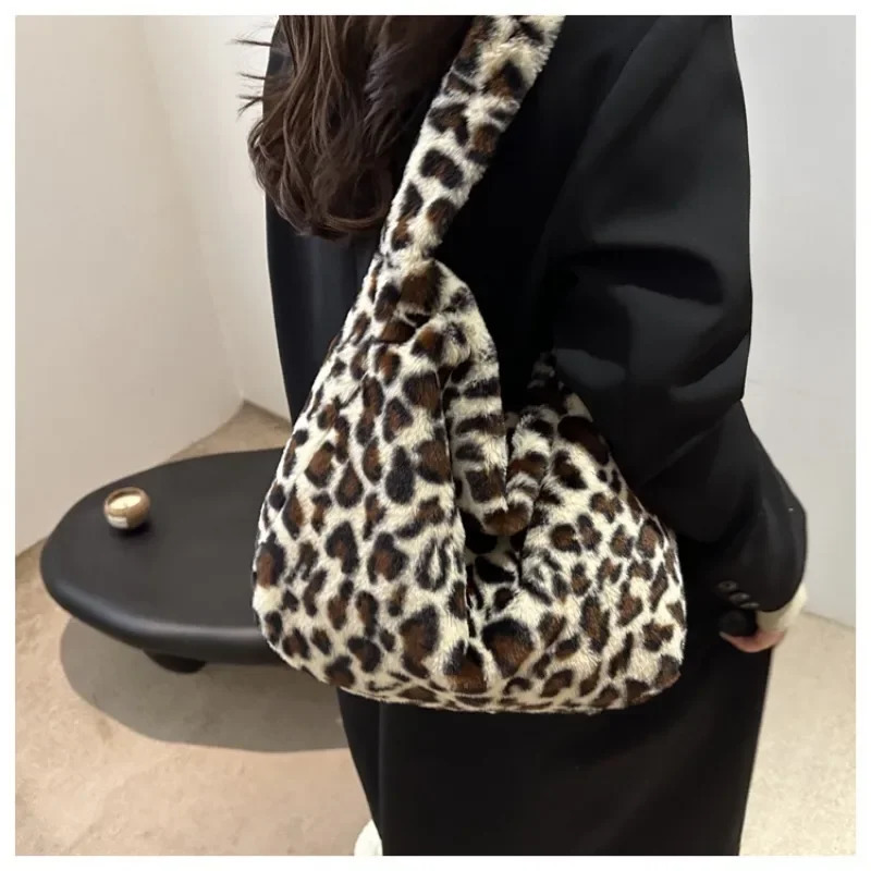 Fashion Women Retro Leopard Print Bag Soft Plush Shoulder Bags Female Large Capacity Travel Bag Winter Warm Fluffy Totes 251231