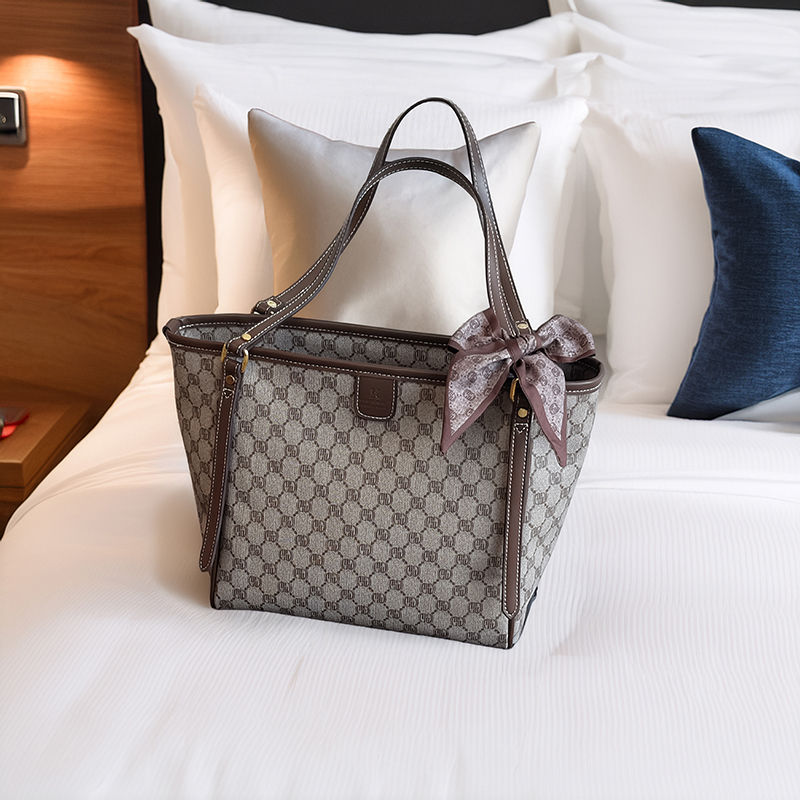 Chic Ladies' Shoulder Purse Designed Using Durable Fabric