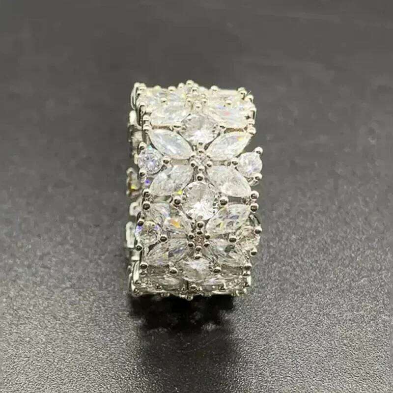 Huitan Delicate Bright Finger Rings Female Attractive Sparkling Cubic Zirconia Accessories Graceful Temperament Wedding Jewelry