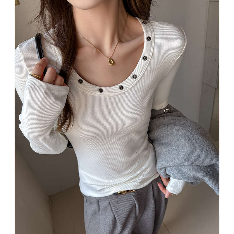 Autumn Winter De Velvet Threaded Large Round Neck Rivet Long Sleeve T-Shirt for Women, Slim Fit Base Shirt, Can Be Worn Outside