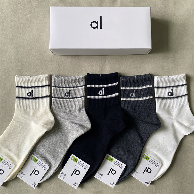 Yoga socks mens and womens running fitness socks Sports socks Breathable color striped socks solid color black, non-slip sports socks designer sock