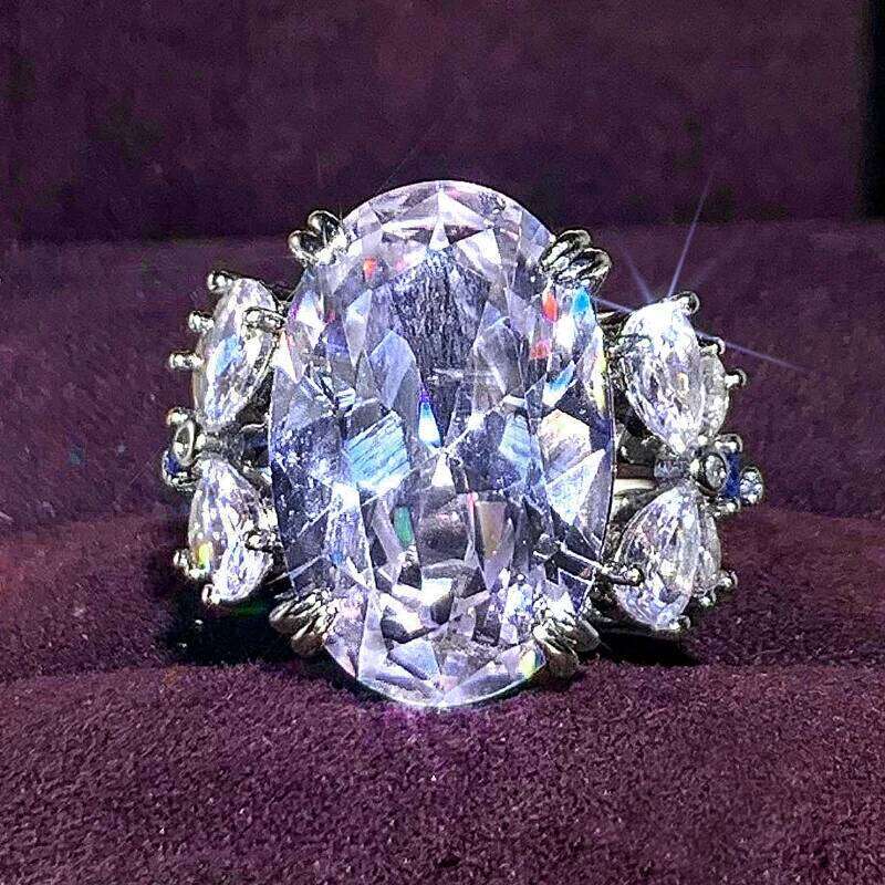 Huitan Big Oval Zirconia Ring Women Luxury Wedding Band Delicate Butterfly Design Finger Jewelry Gorgeous Accessories for Party