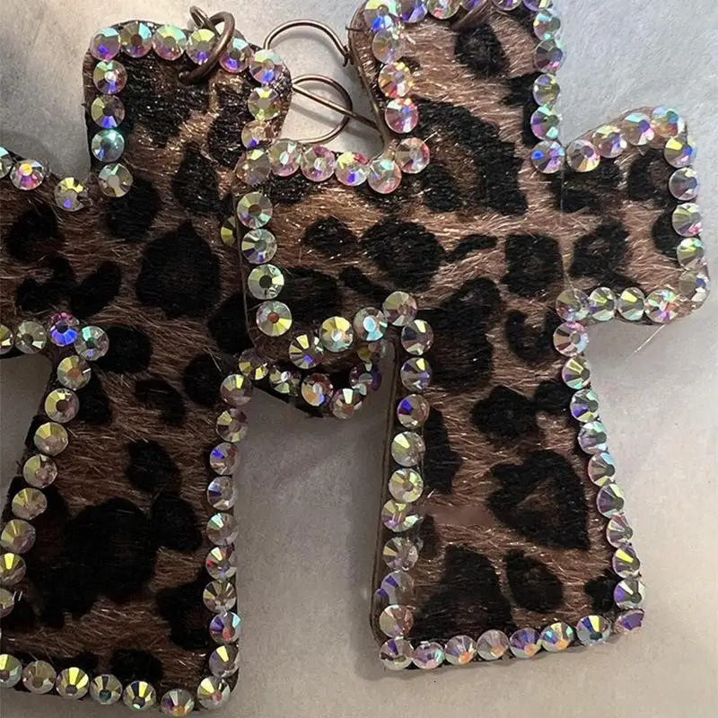 Exaggerated Shiny Crystal Leopard Print Cross Earrings for Women Gorl Sexy Charm Earring Vintage Goth Y2K Jewelry Accessories 251230