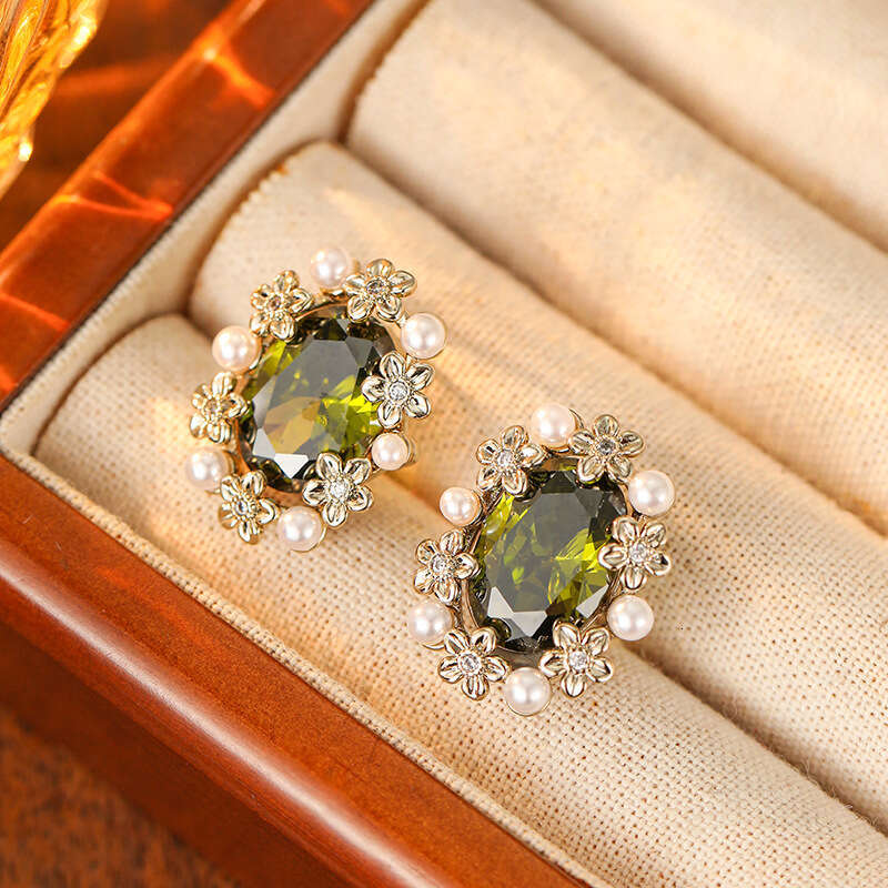 Forest Style Olive Green Gemstone Flower Floral Serenity Series Vintage Fashion High-end Earrings Versatile Ear Accessories