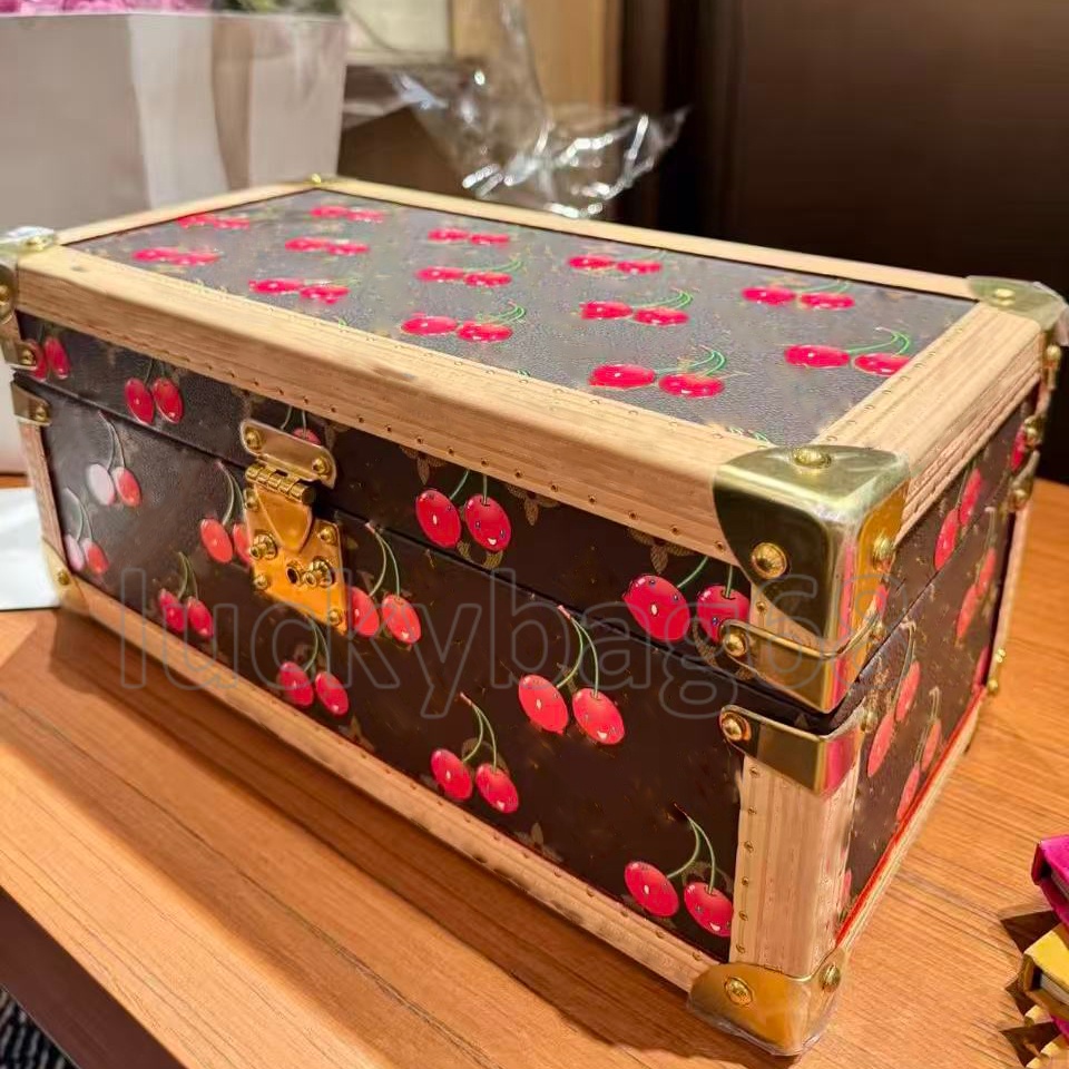 Designer TM Coffret Accessoires Cherry Jewelry Hard Box Bag Classic Woman Mans Trunk Watch Box Square Luggage Cosmetic Case Ring Earring Accessories Case Top M13711