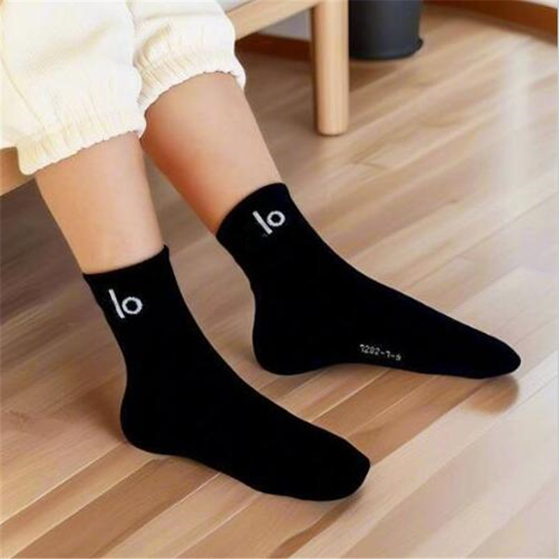 Fashion Luxury Kids Letter Socks Cotton Breathable Boy Girl Athletic Sock Designer Spring Autumn Children's Sports Stockings Cute Alphabet