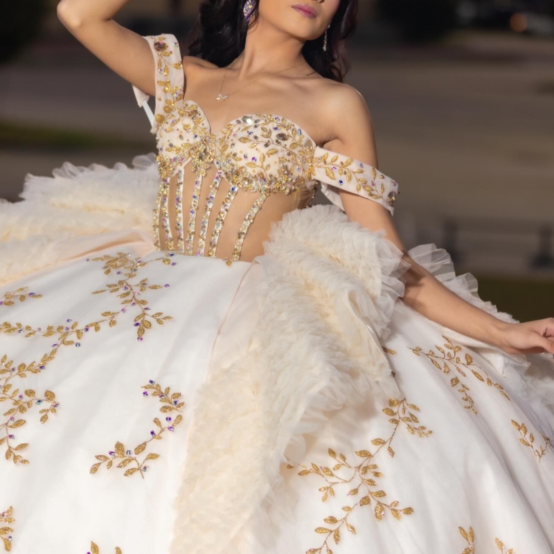 Light Champagne Quinceanera Dresses Off Shoulder Ball Gown Sweet 16 Dress Gold Applique Bow Beading Crystal Bow Tull Birthday Party Vestidos 15 De Ano
