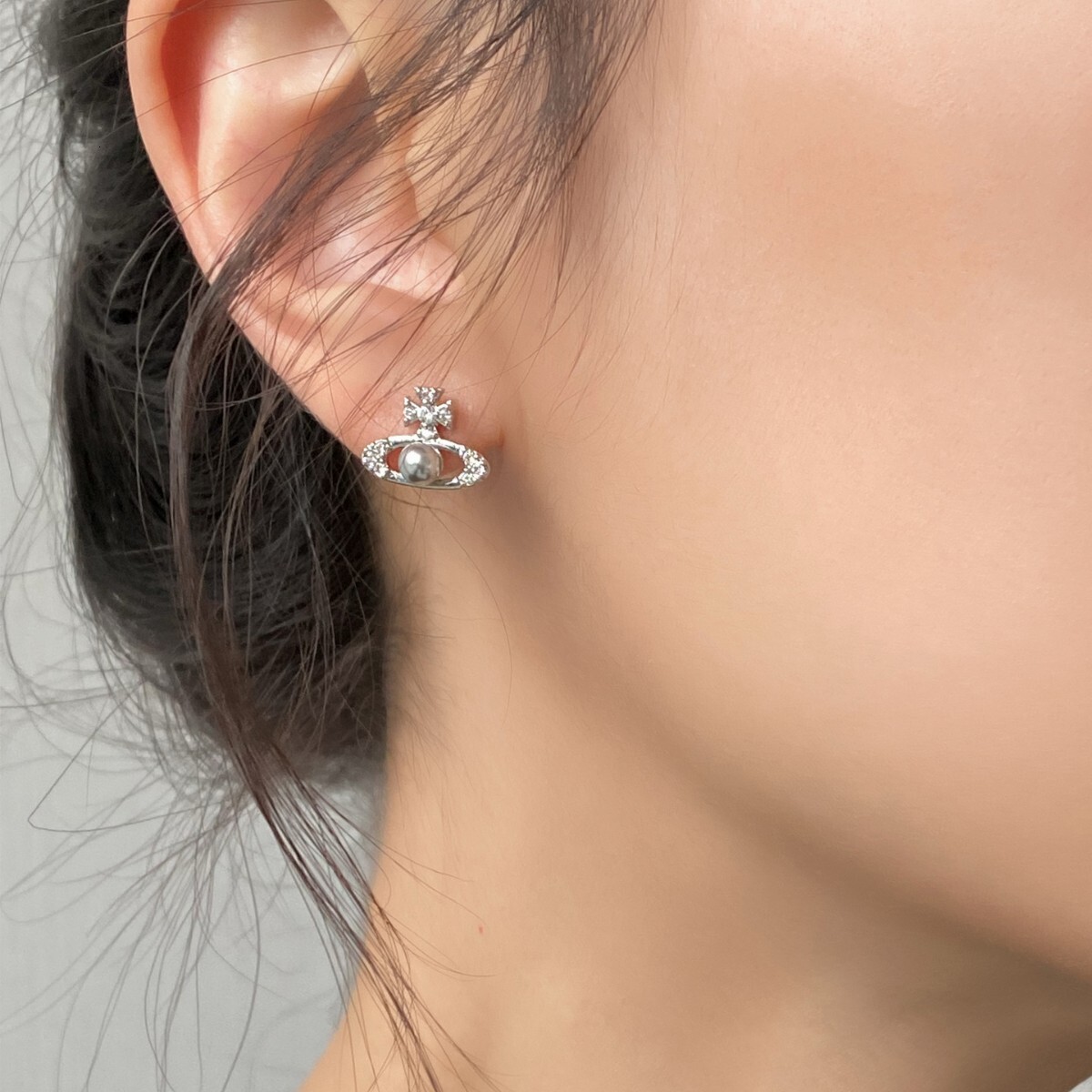 Luxury Brand Designer Jewelry 925 Silver Needle Simple Gray Pearl Saturn Earrings Planet Earrings High-End Small Elegant Women's Earrings Wholesa