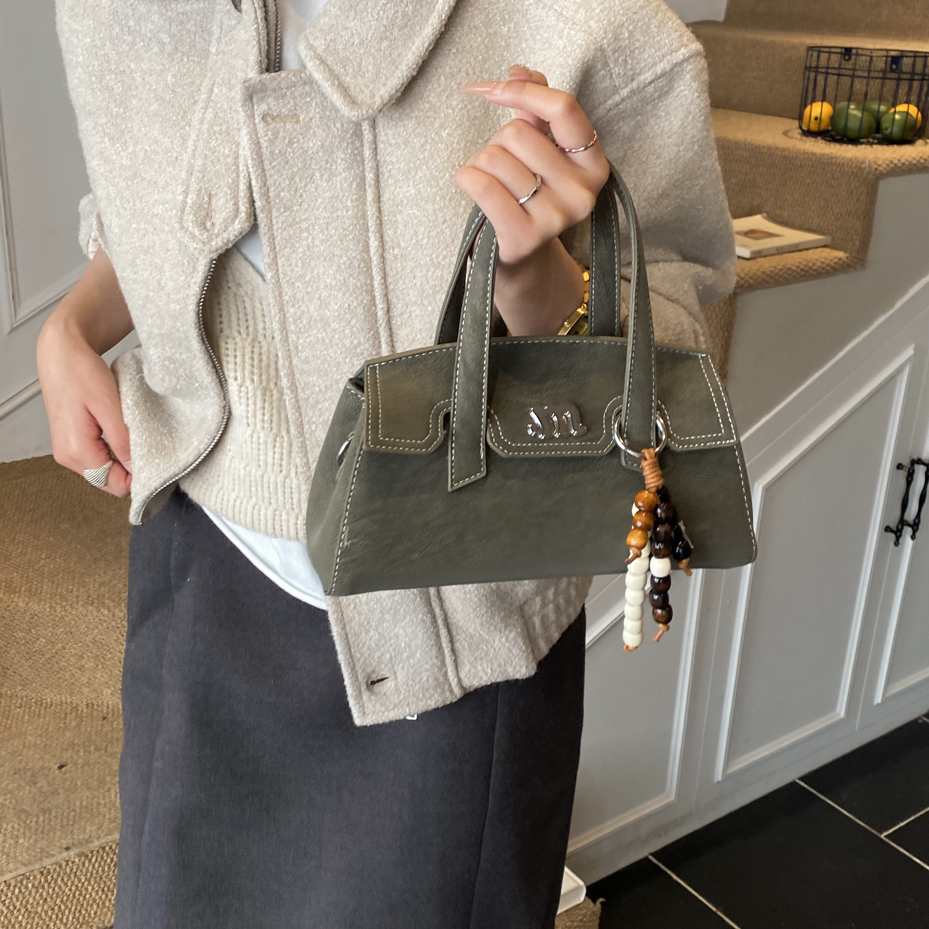 Trendy Ladies' Handbag with Adjustable Strap Perfect Blend of Fashion & Functionality