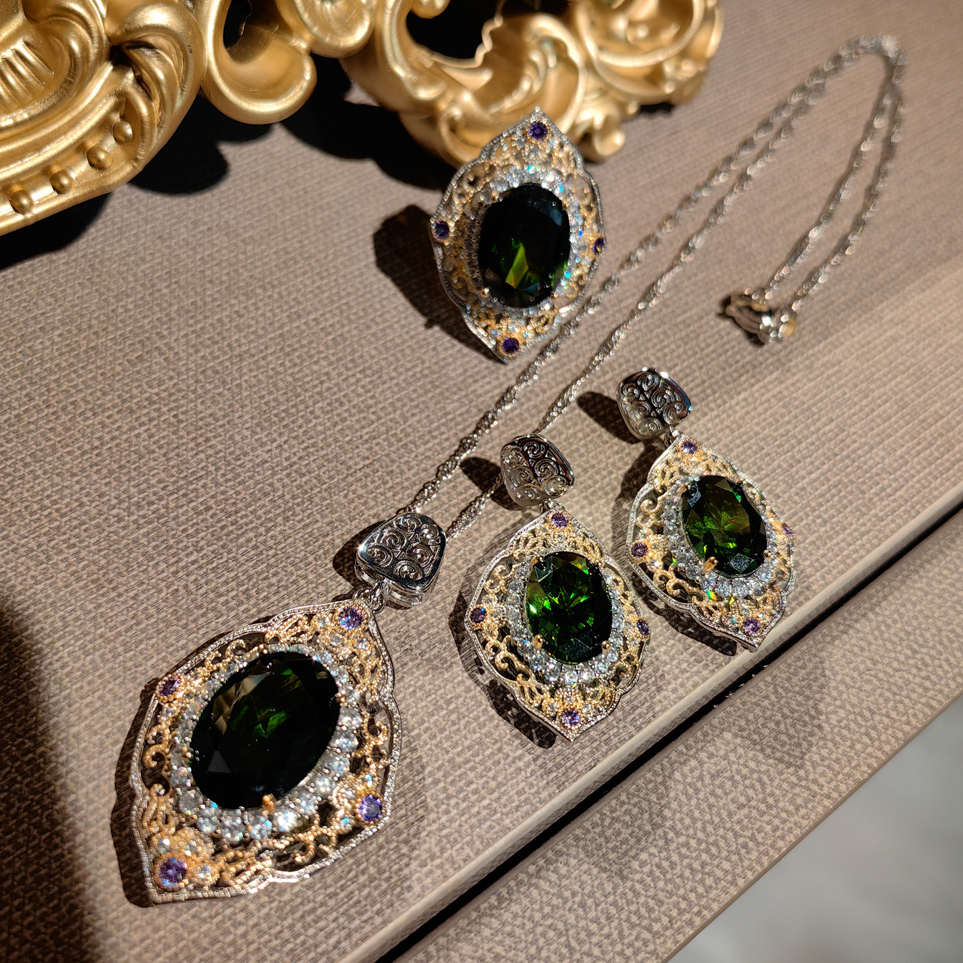 Luxury Brand Designer Jewelry Italian Court Style Two-Tone Gold Hollow Craft Inlaid Pink Diamond Pendant Royal Blue Earrings Gemstone Ring Set