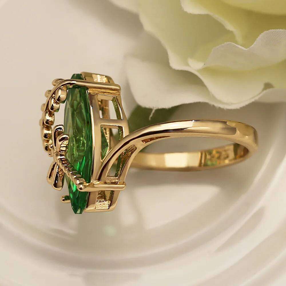 Huitan Olive Green Dragonfly Twine Wedding Women Anniversary Oval Pretty Party Ring For Girl Hot Selling Statement Jewelry