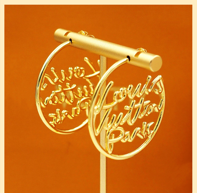 Paris designer earrings charm Gold Hoop Earring for stylish Lady LVs Earring 18K Gold diamond pearl earring Ear studs set Bridal Jewelry Wedding accessories with box