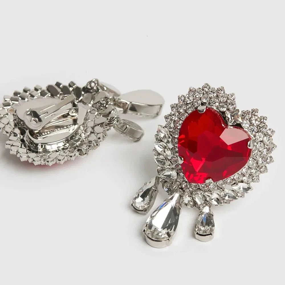 Fashion Red Heart Ear Clip Earrings Drop Pendant for Women 2025 Trend Rhinestone Dangle Earrings Elegant No Piercing Jewelry 251230