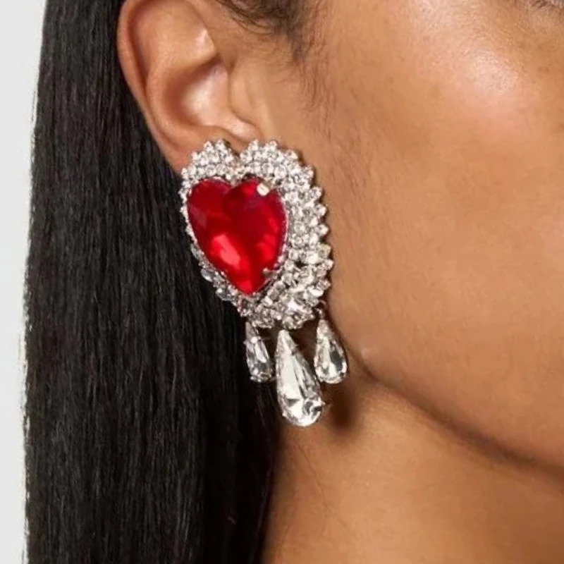 Fashion Red Heart Ear Clip Earrings Drop Pendant for Women 2025 Trend Rhinestone Dangle Earrings Elegant No Piercing Jewelry 251230