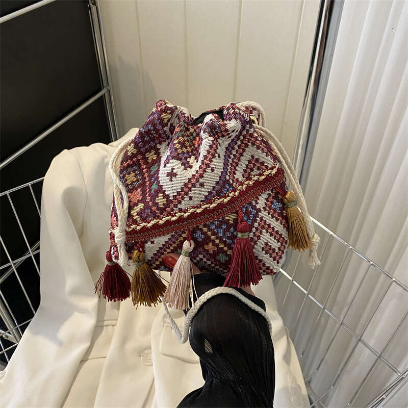 Style Women's 2024 New Ethnic Tassel Bucket Ins Versatile Shoulder Crossbody Bag