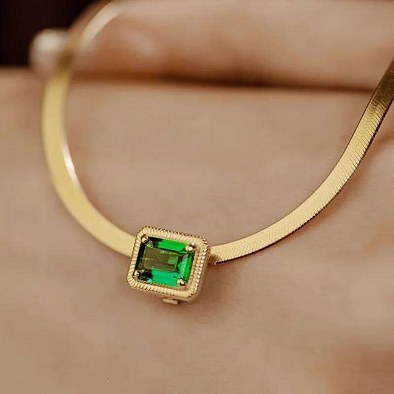 Vintage green gemstone square pendant new in design buckle necklace exquisite emerald luster snake bone chain collarbone jewelry
