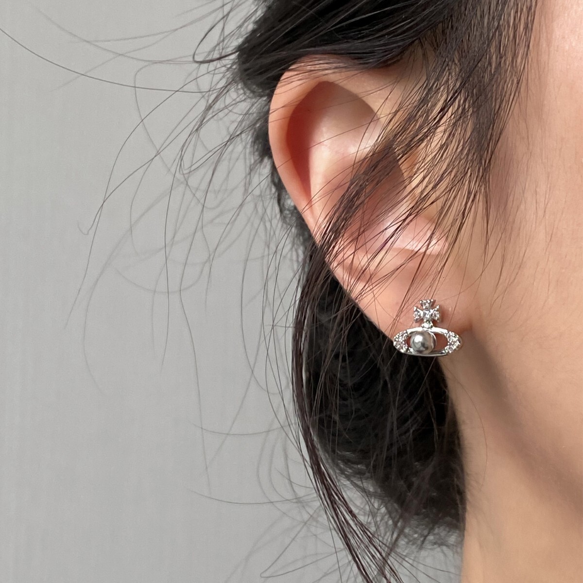 Luxury Brand Designer Jewelry 925 Silver Needle Simple Gray Pearl Saturn Earrings Planet Earrings High-End Small Elegant Women's Earrings Wholesa