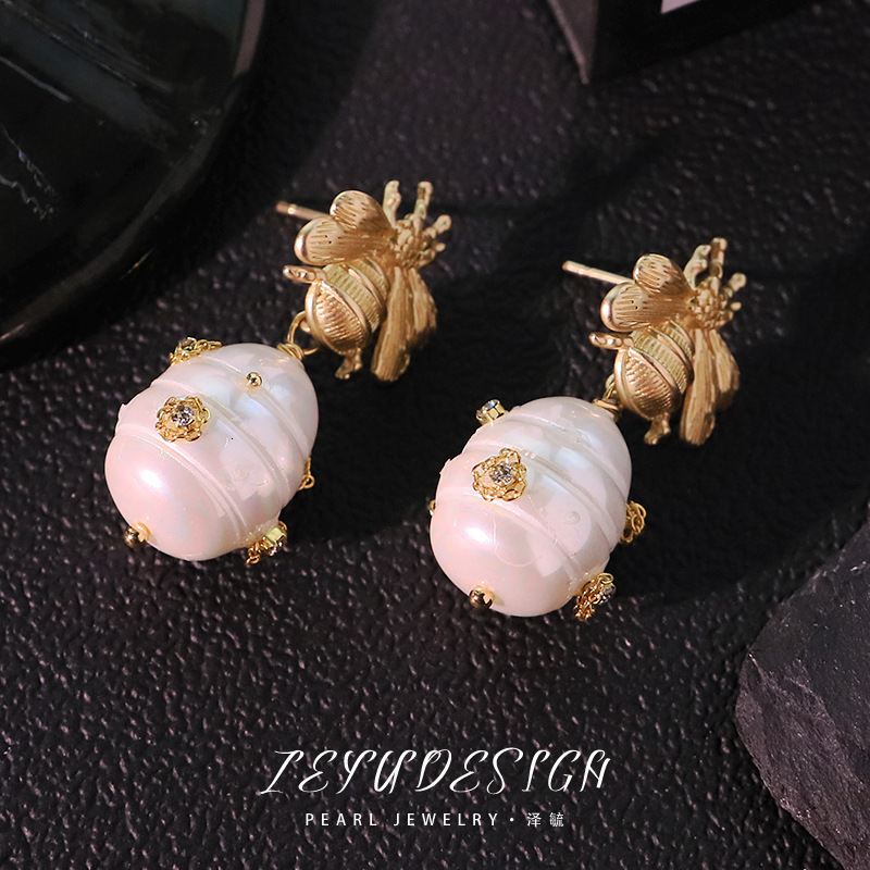 Luxury Brand Designer Jewelry Original Design S Home Pearl Bee Earrings Elegant Gentle Earrings Fresh Sweet Handmade High-End Feel Ear Jewelry
