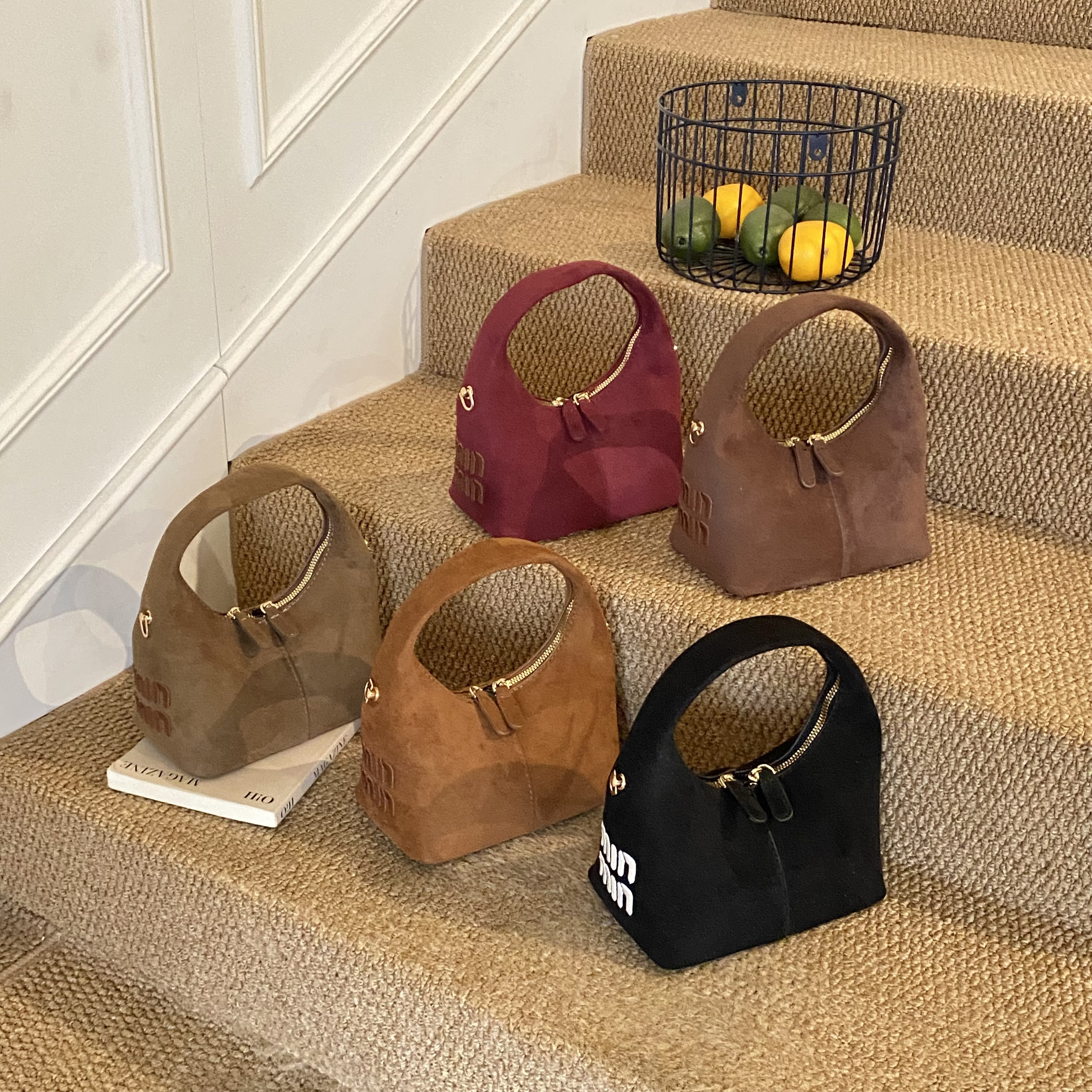 Stylish Ladys Shoulderpurse Featuring Robust Construction