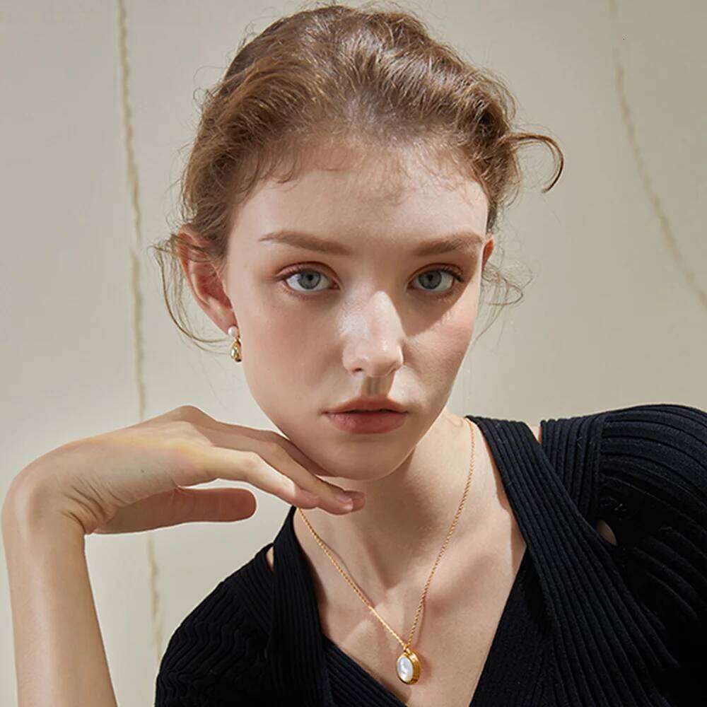 Aide Retro Metal Water Drop Round Pearl Pendant Earrings For Women Light Luxury Niche Design High-end Temperament Studs Jewelry