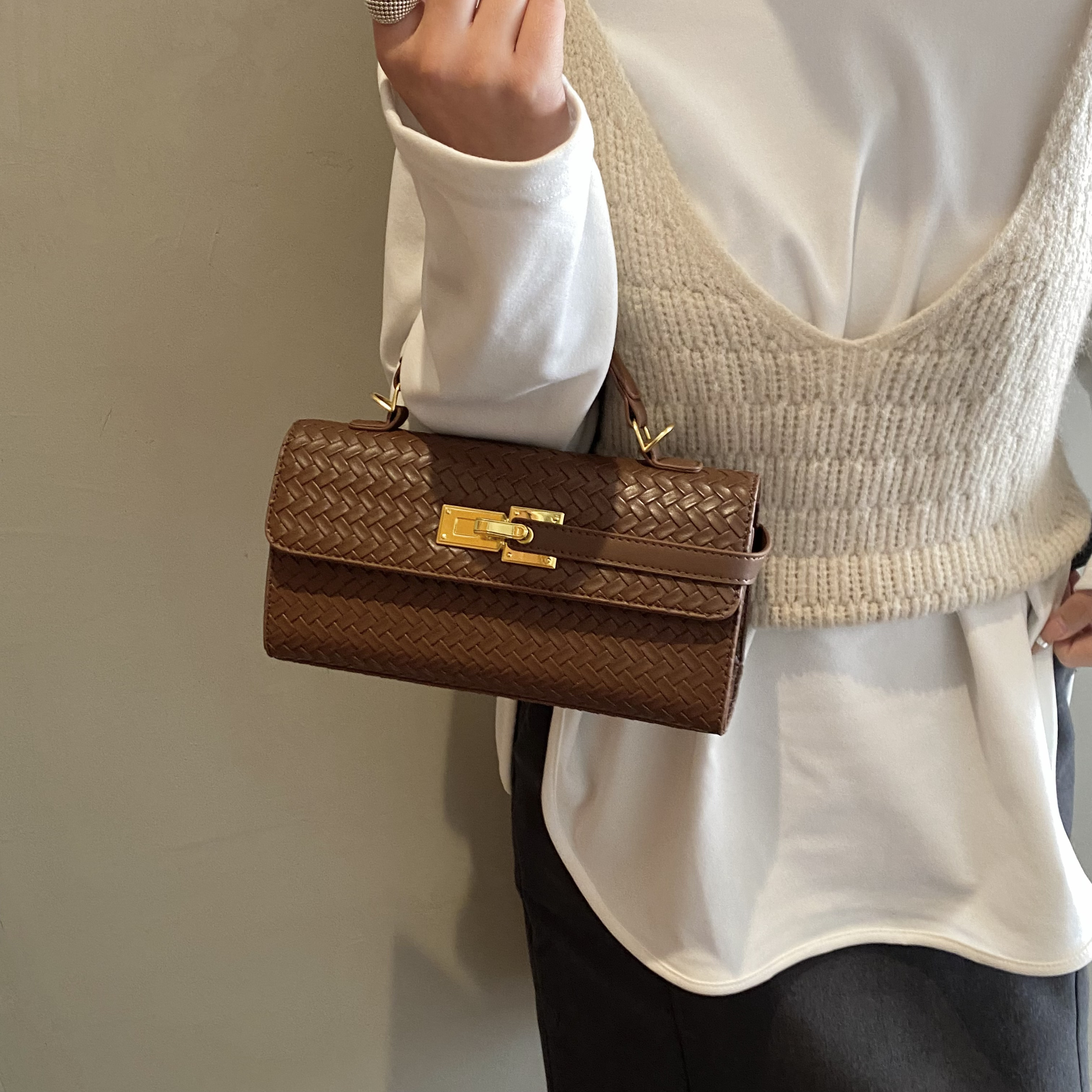 Sophisticated Ladies' Designer Tote Featuring Practical Shoulders Carrying