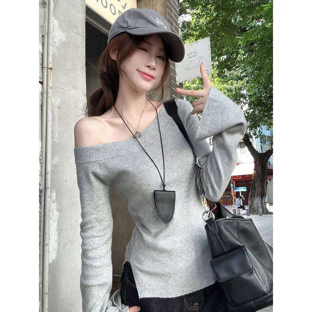 2025 autumn new slanted shoulder slim fit long sleeved T-shirt sexy pure desire style niche spicy girl top ins