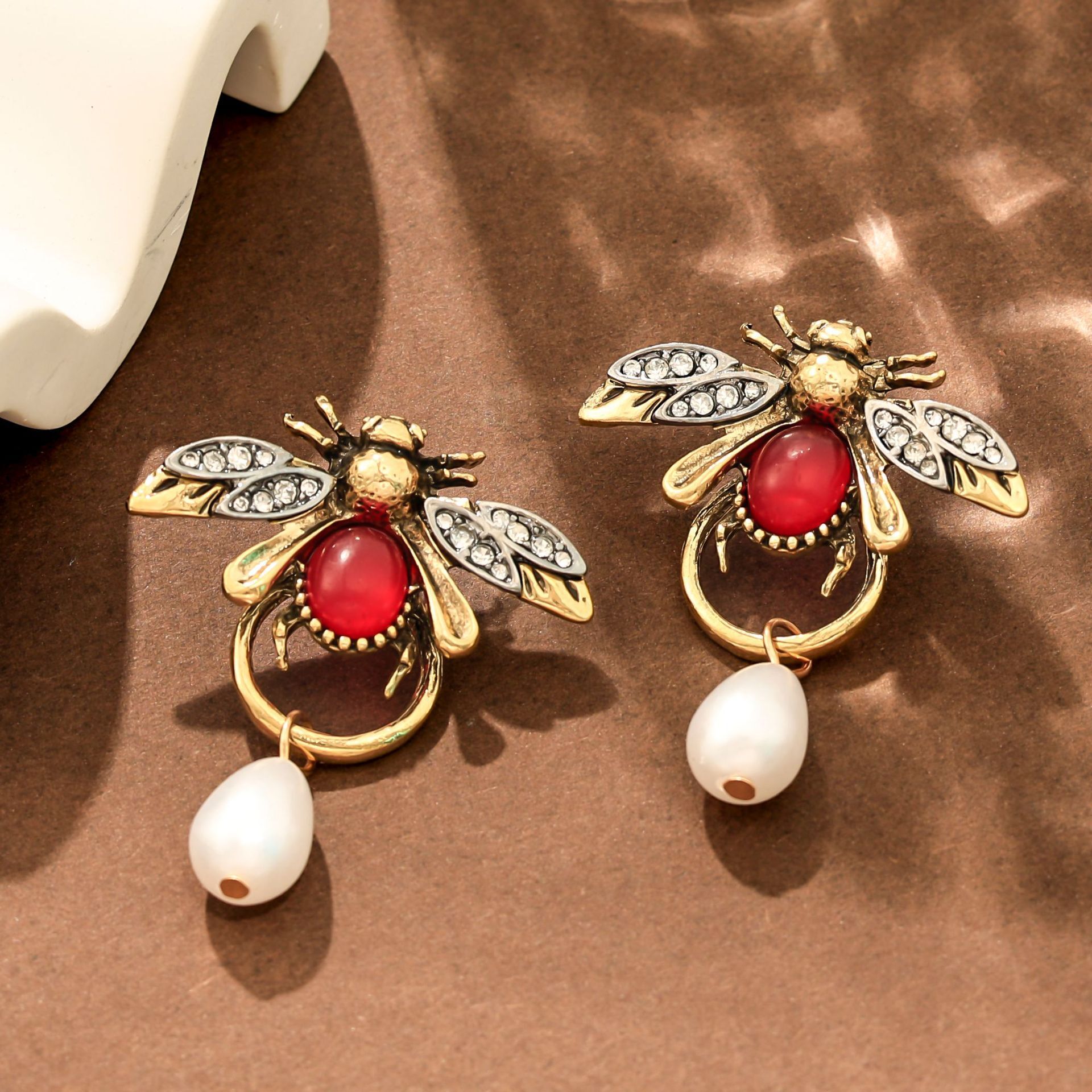 Luxury Brand Designer Jewelry European And American Hot Sale Personality Retro Insect Water Drop Animal Earrings Necklace Niche High-End Precision Ear