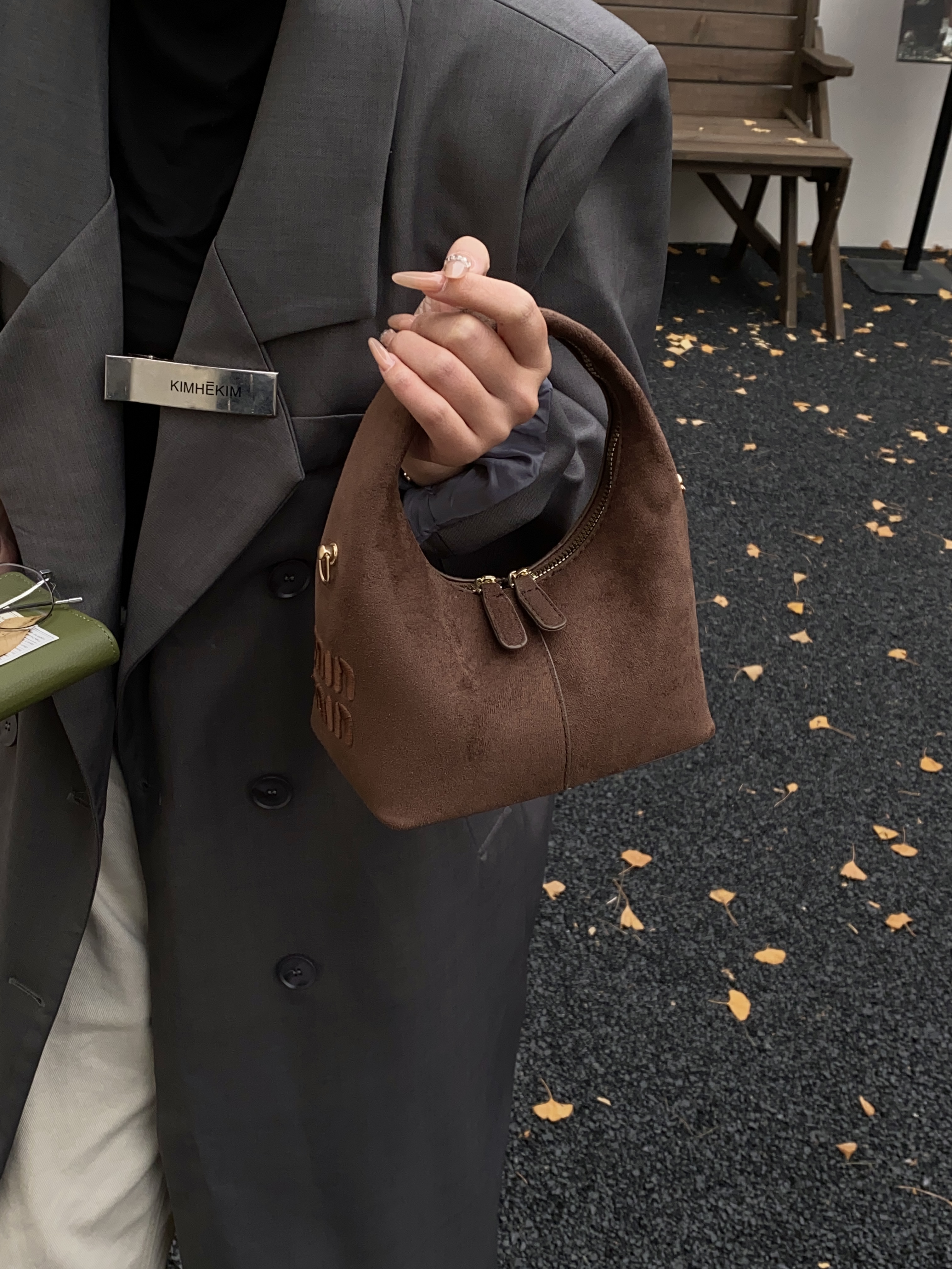 Stylish Ladys Shoulderpurse Featuring Robust Construction