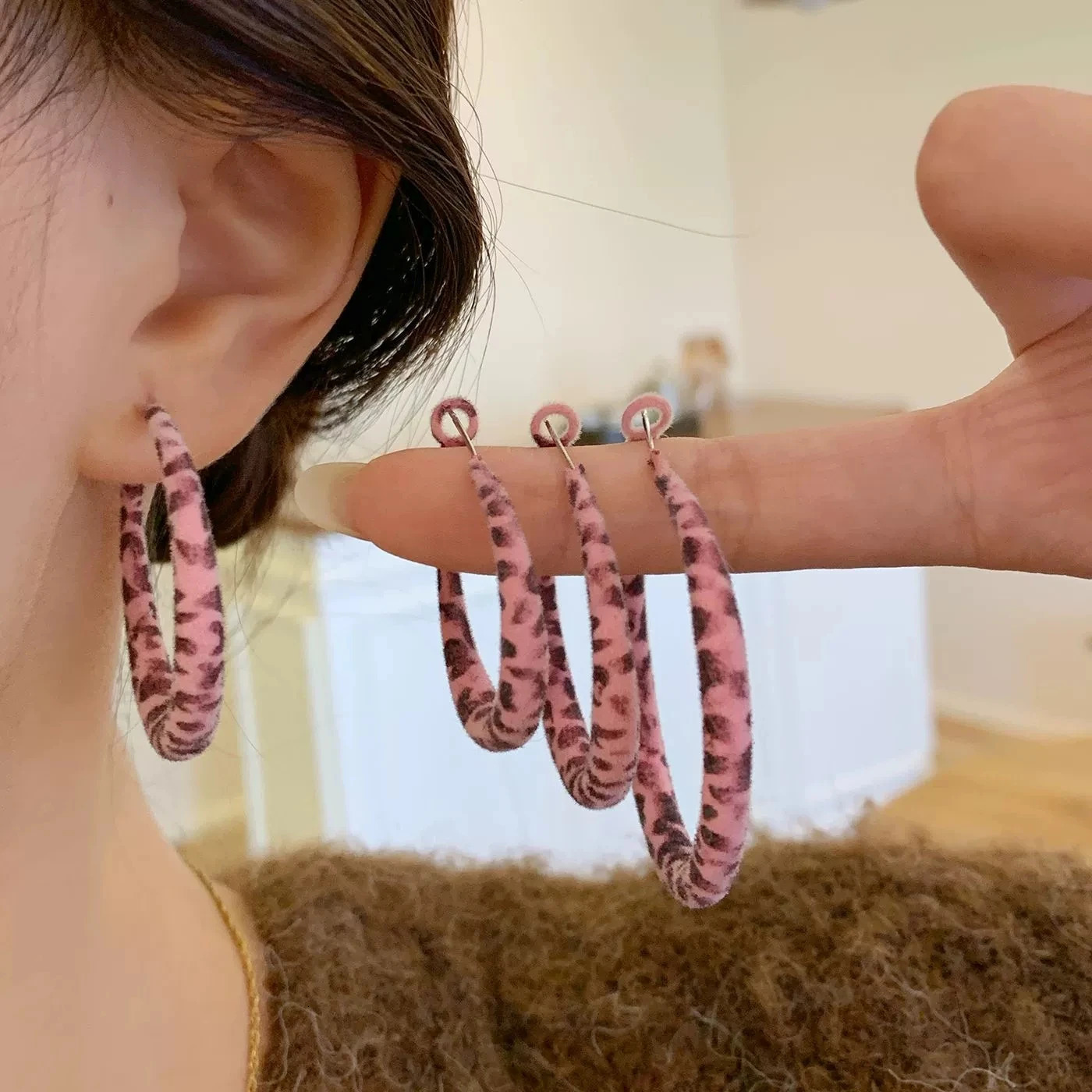 Trendy Y2K Charms Pink Plush Leopard Hoop Earrings For Women Korean Fashion Aesthetic Harajuku Sexy Accessories Jewelry Gift 251230